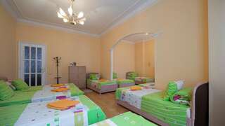 Хостелы Lviv Euro hostel Львов Общий 10-местный номер для мужчин-3